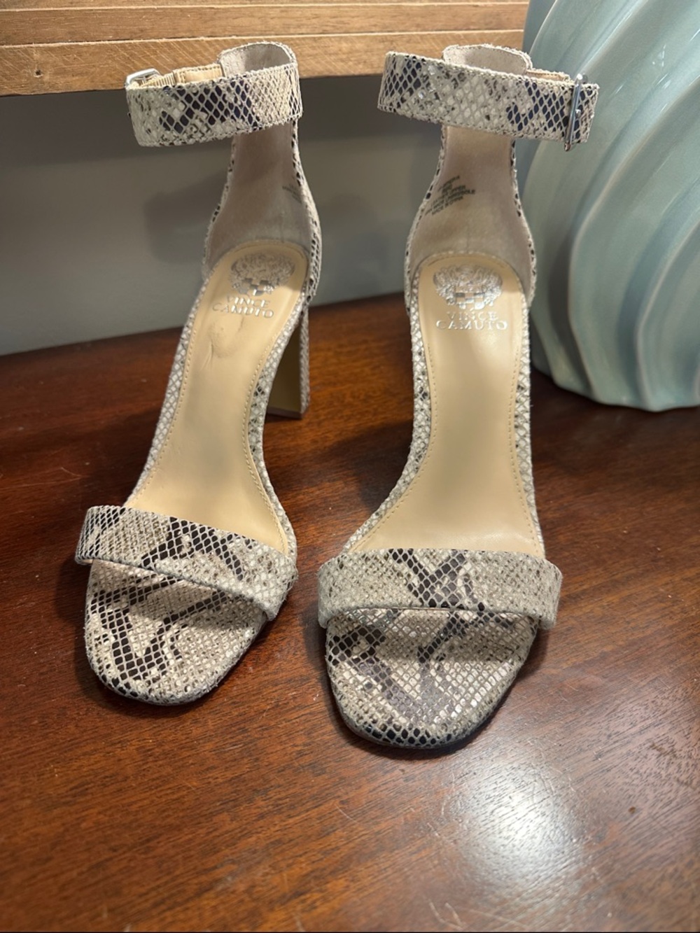 Vince Camuto Bendiva block heel natural snake print sandal sz9